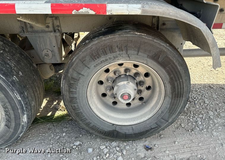 image for item DX1304 2015 Heil pneumatic dry bulk trailer