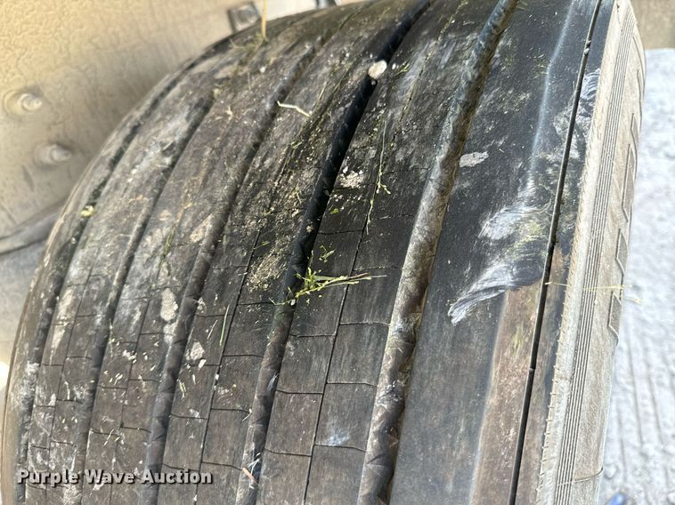 image for item DX1304 2015 Heil pneumatic dry bulk trailer