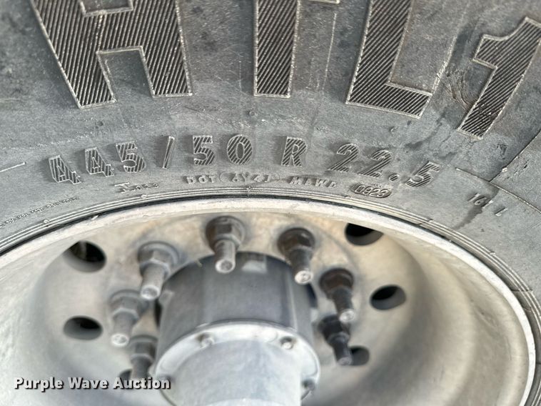 image for item DX1304 2015 Heil pneumatic dry bulk trailer