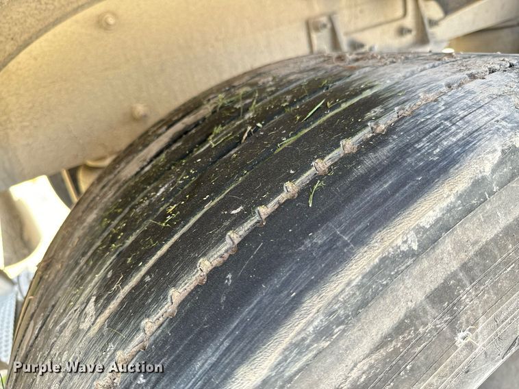 image for item DX1304 2015 Heil pneumatic dry bulk trailer