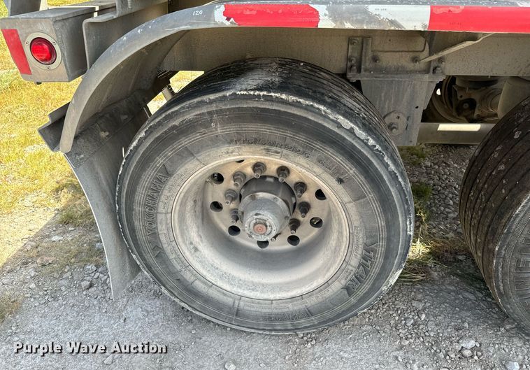 image for item DX1304 2015 Heil pneumatic dry bulk trailer