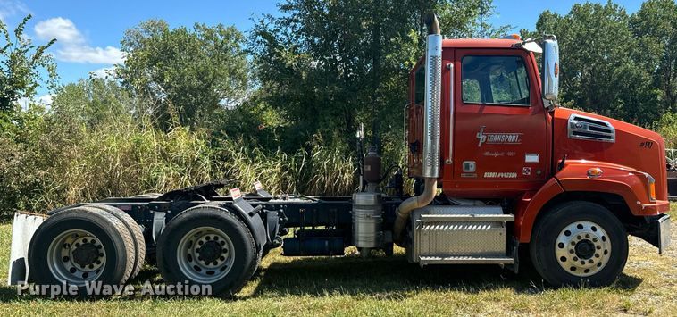 image for item DX1305 2016 Western Star 4700 semi truck