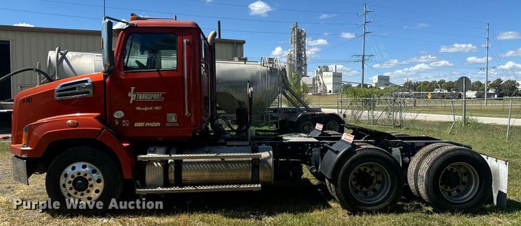 image for item DX1305 2016 Western Star 4700 semi truck