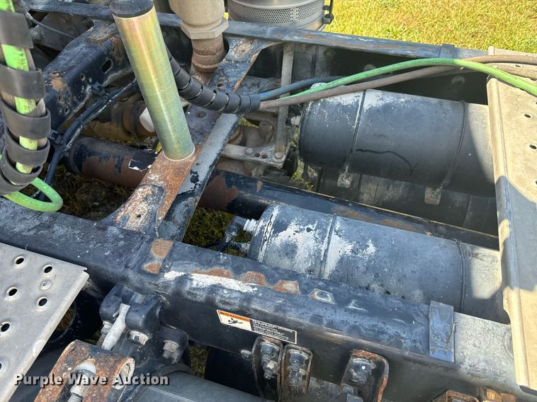 image for item DX1305 2016 Western Star 4700 semi truck