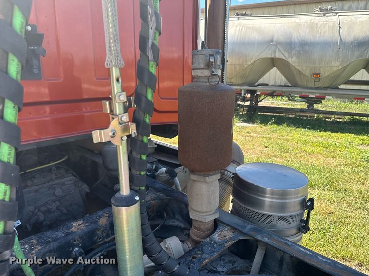 image for item DX1305 2016 Western Star 4700 semi truck