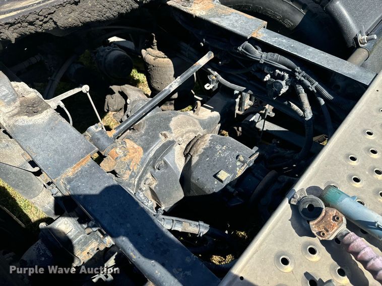 image for item DX1305 2016 Western Star 4700 semi truck