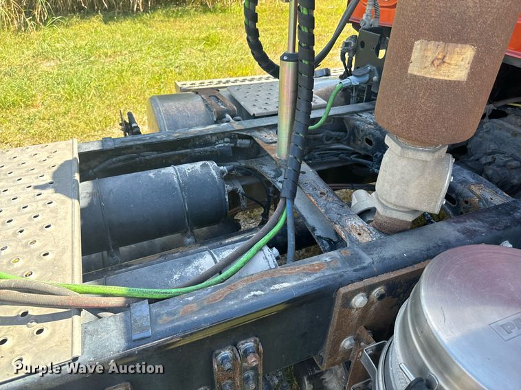 image for item DX1305 2016 Western Star 4700 semi truck