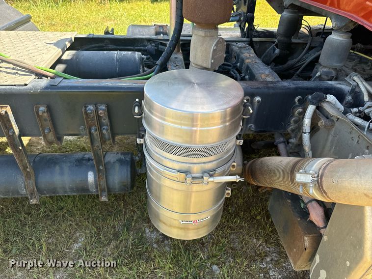 image for item DX1305 2016 Western Star 4700 semi truck