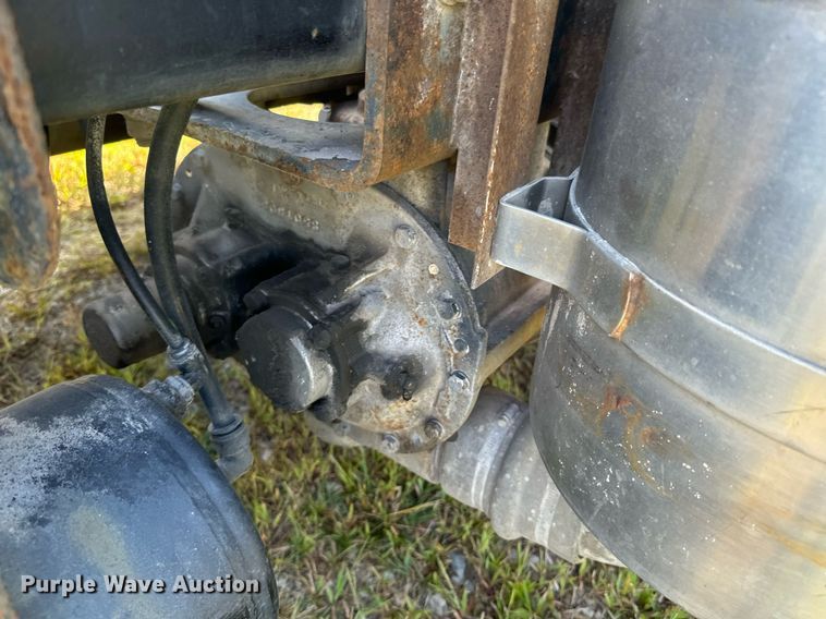 image for item DX1305 2016 Western Star 4700 semi truck