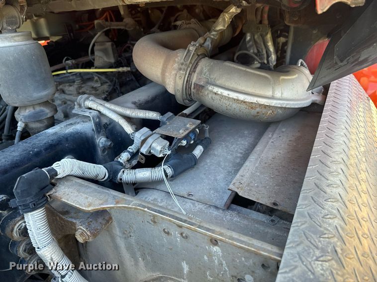 image for item DX1305 2016 Western Star 4700 semi truck