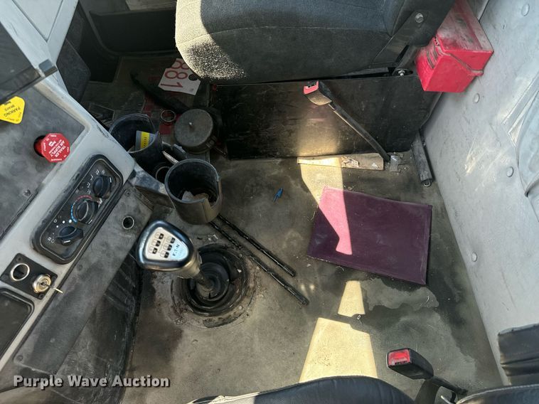 image for item DX1305 2016 Western Star 4700 semi truck