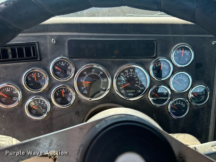 image for item DX1305 2016 Western Star 4700 semi truck