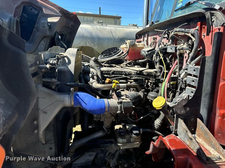 image for item DX1305 2016 Western Star 4700 semi truck