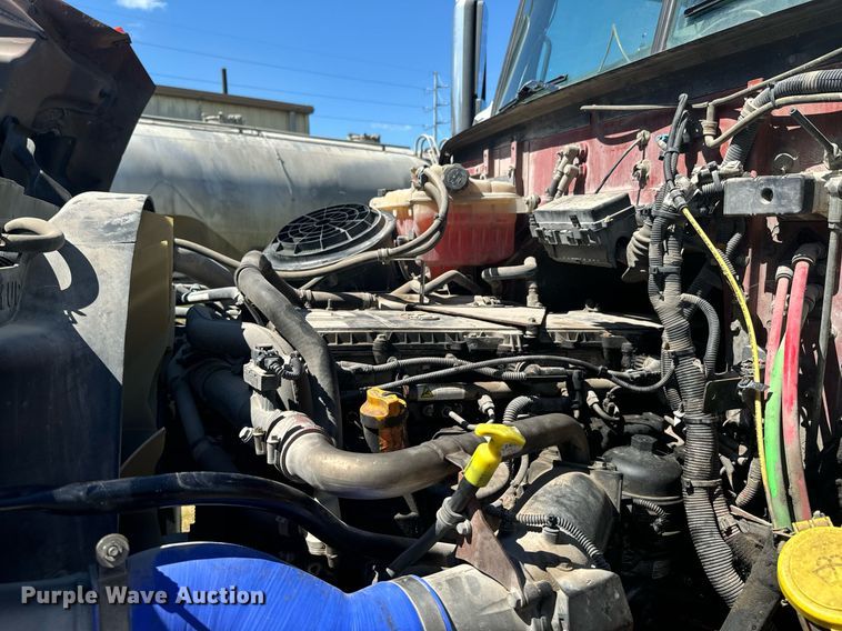 image for item DX1305 2016 Western Star 4700 semi truck