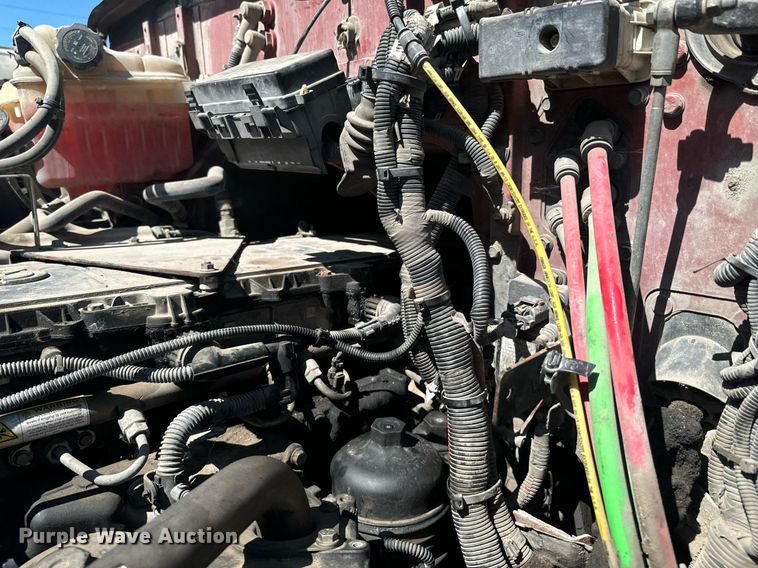 image for item DX1305 2016 Western Star 4700 semi truck