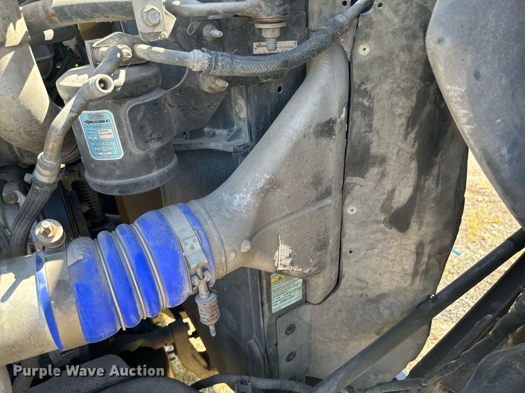 image for item DX1305 2016 Western Star 4700 semi truck