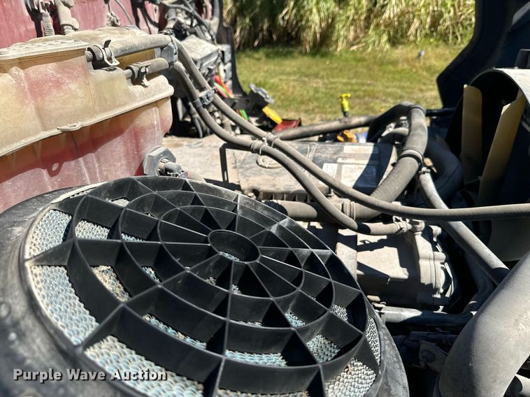 image for item DX1305 2016 Western Star 4700 semi truck