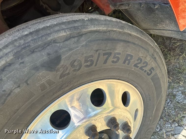 image for item DX1305 2016 Western Star 4700 semi truck