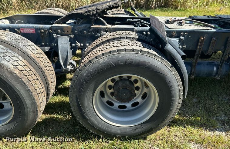 image for item DX1305 2016 Western Star 4700 semi truck