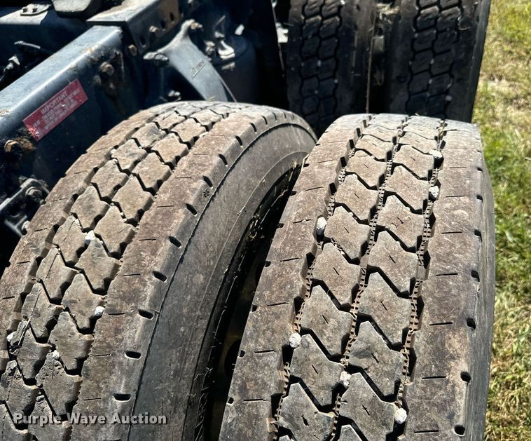 image for item DX1305 2016 Western Star 4700 semi truck