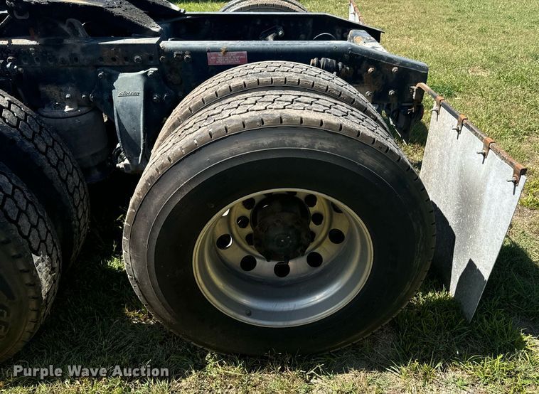 image for item DX1305 2016 Western Star 4700 semi truck