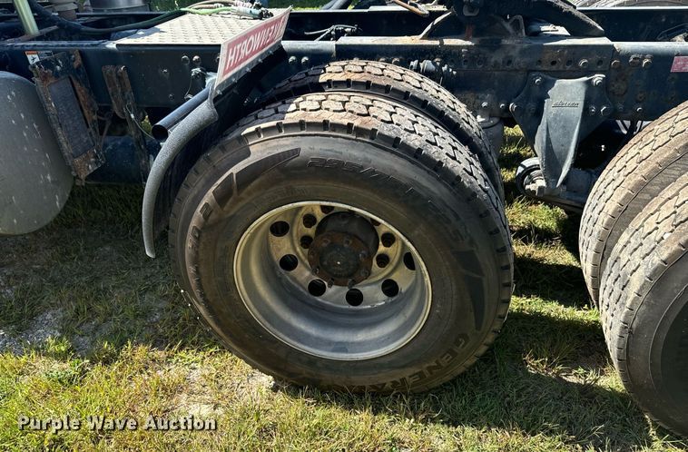 image for item DX1305 2016 Western Star 4700 semi truck