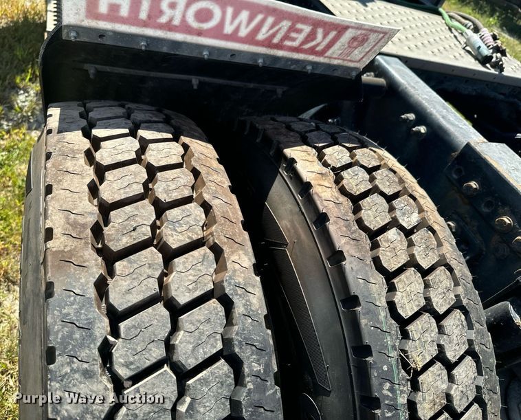 image for item DX1305 2016 Western Star 4700 semi truck