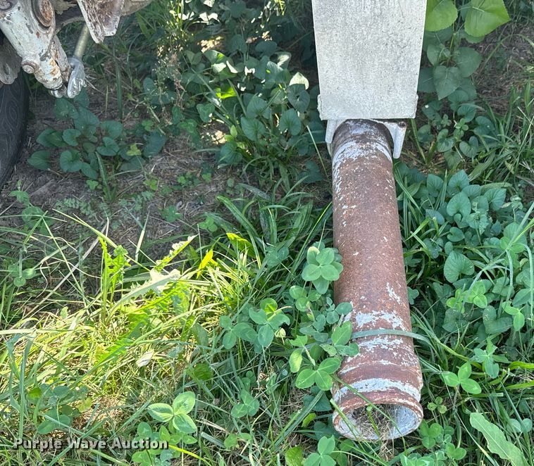 image for item DX1306 2000 Heil tank trailer