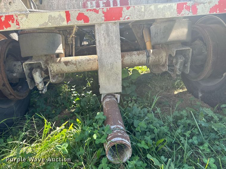 image for item DX1306 2000 Heil tank trailer