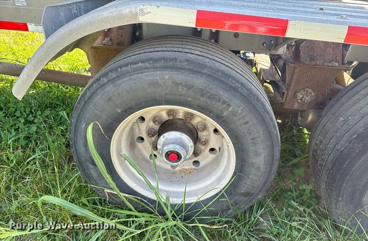 image for item DX1306 2000 Heil tank trailer