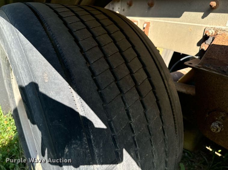 image for item DX1306 2000 Heil tank trailer