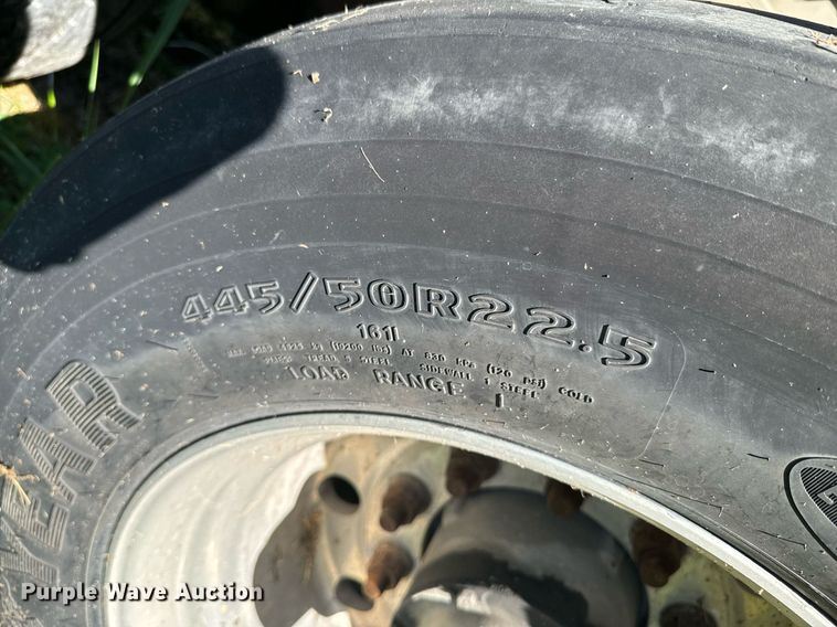 image for item DX1306 2000 Heil tank trailer