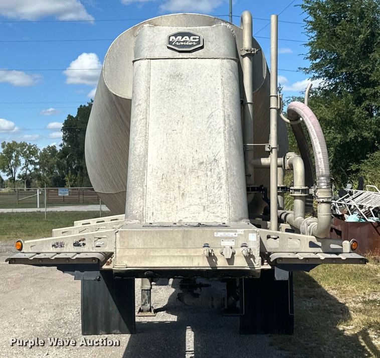 image for item DX1310 2013 Mac pneumatic dry bulk trailer