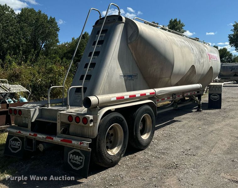 image for item DX1310 2013 Mac pneumatic dry bulk trailer