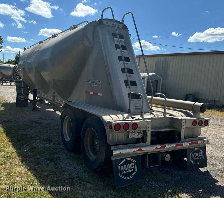 image for item DX1310 2013 Mac pneumatic dry bulk trailer