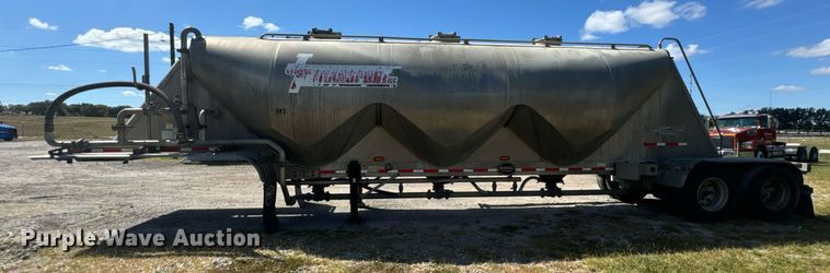 image for item DX1310 2013 Mac pneumatic dry bulk trailer