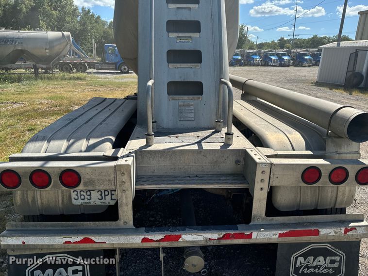 image for item DX1310 2013 Mac pneumatic dry bulk trailer