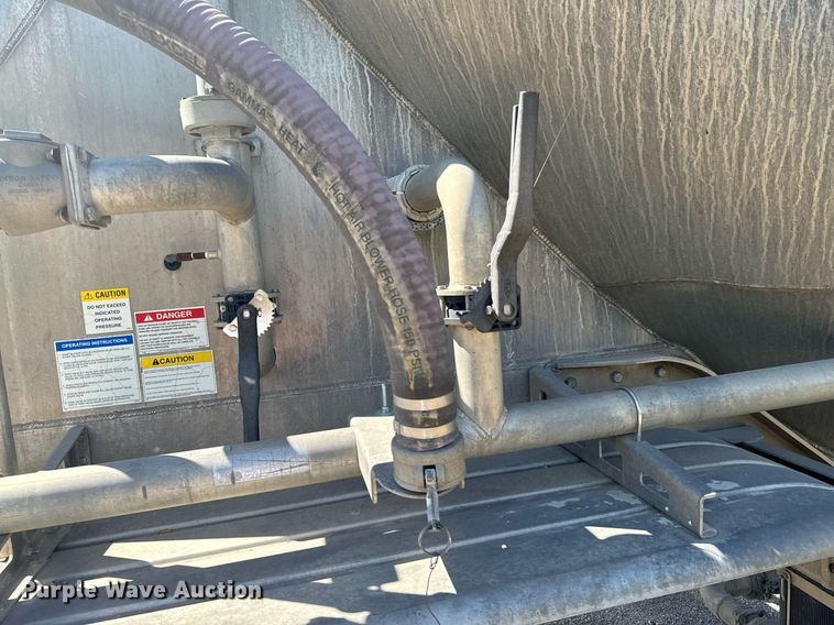 image for item DX1310 2013 Mac pneumatic dry bulk trailer