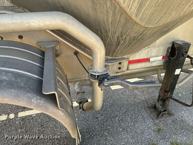 image for item DX1310 2013 Mac pneumatic dry bulk trailer