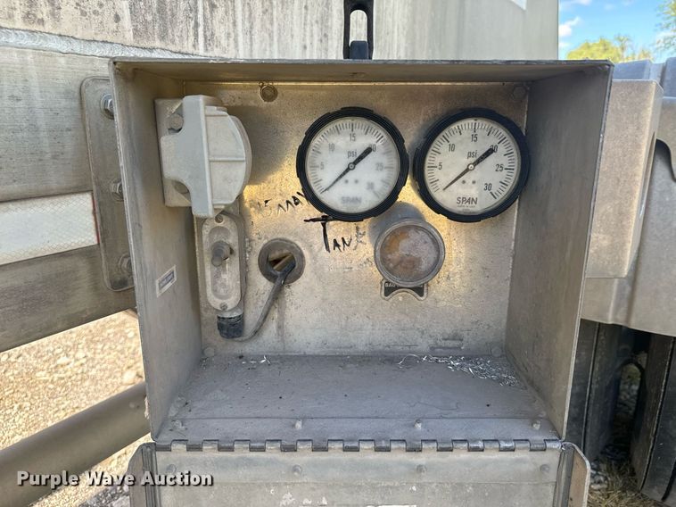 image for item DX1310 2013 Mac pneumatic dry bulk trailer