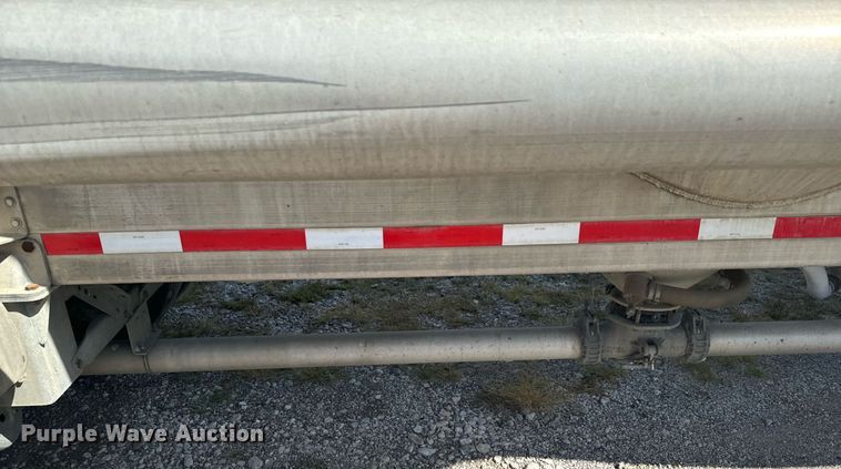 image for item DX1310 2013 Mac pneumatic dry bulk trailer