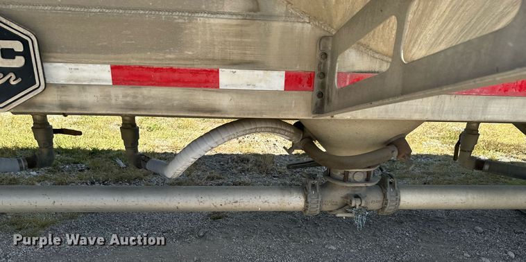 image for item DX1310 2013 Mac pneumatic dry bulk trailer