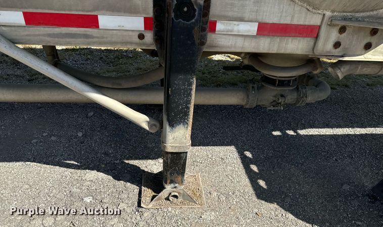 image for item DX1310 2013 Mac pneumatic dry bulk trailer