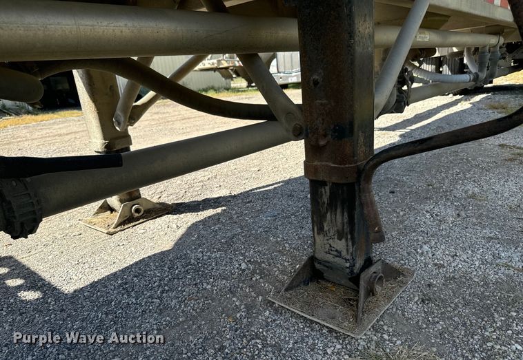 image for item DX1310 2013 Mac pneumatic dry bulk trailer