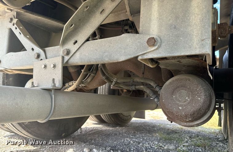 image for item DX1310 2013 Mac pneumatic dry bulk trailer