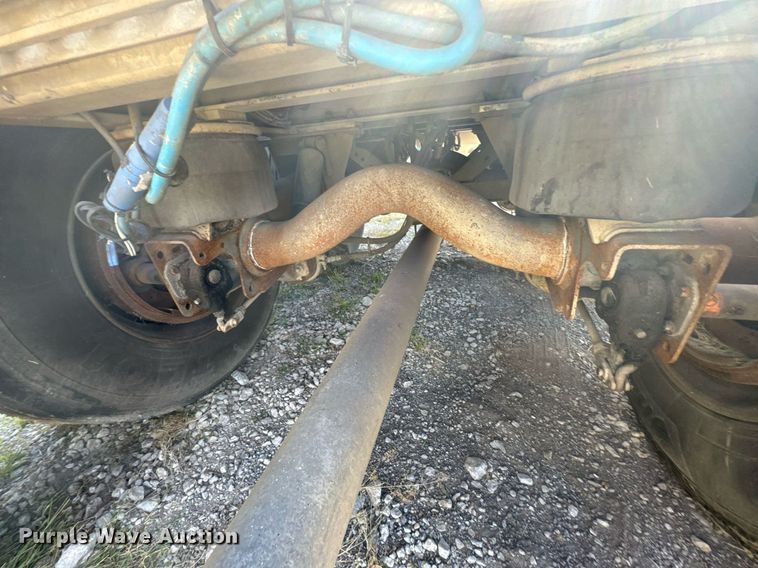 image for item DX1310 2013 Mac pneumatic dry bulk trailer