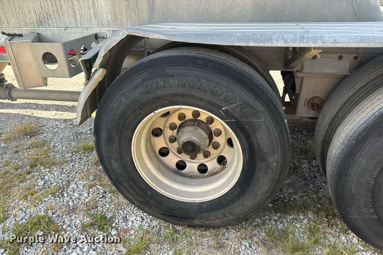 image for item DX1310 2013 Mac pneumatic dry bulk trailer