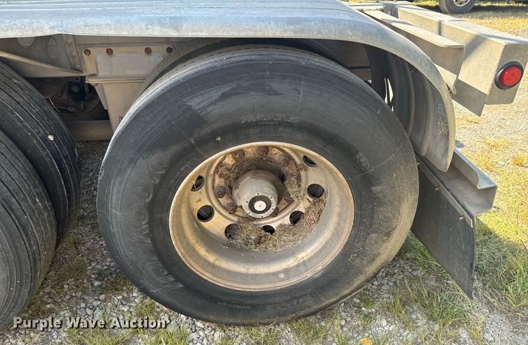 image for item DX1310 2013 Mac pneumatic dry bulk trailer