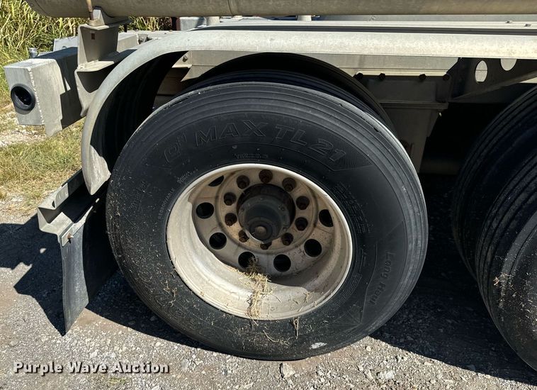 image for item DX1310 2013 Mac pneumatic dry bulk trailer