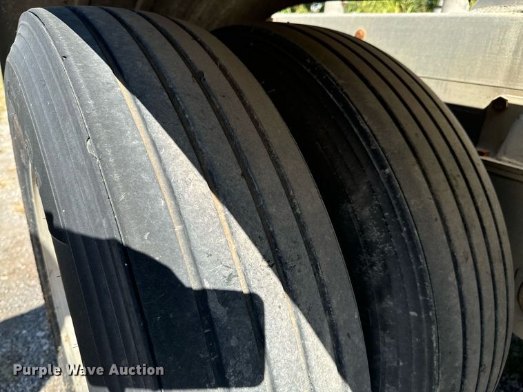 image for item DX1310 2013 Mac pneumatic dry bulk trailer